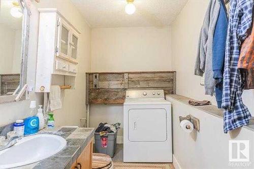 49206 Rge Rd 13, Thorsby, AB - Indoor Photo Showing Laundry Room