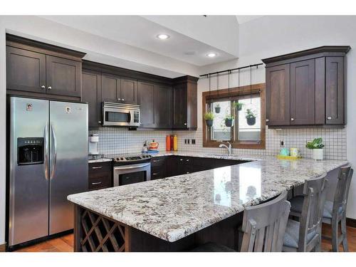 5012 38 Street, Sylvan Lake, AB - Indoor Photo Showing Kitchen With Upgraded Kitchen