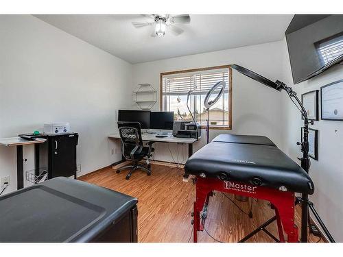 55 Dolan Close, Red Deer, AB - Indoor Photo Showing Bathroom