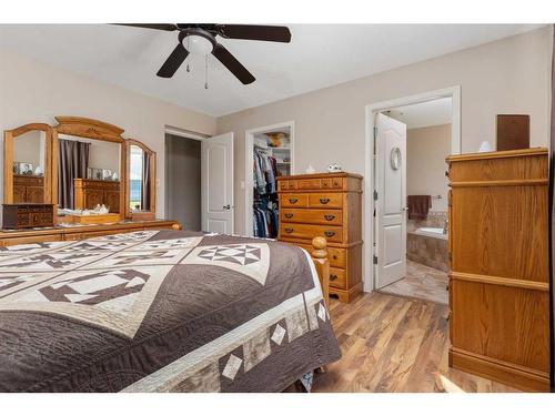 21565 Township Road 492, Rural Camrose County, AB - Indoor Photo Showing Bedroom