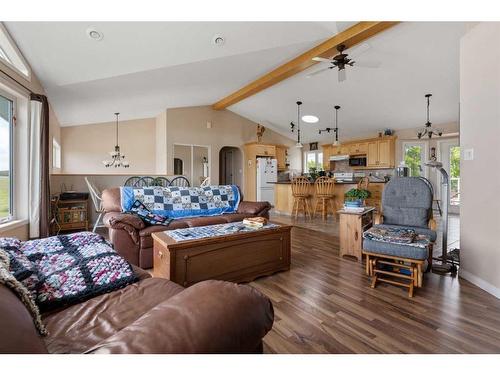 21565 Township Road 492, Rural Camrose County, AB - Indoor Photo Showing Living Room