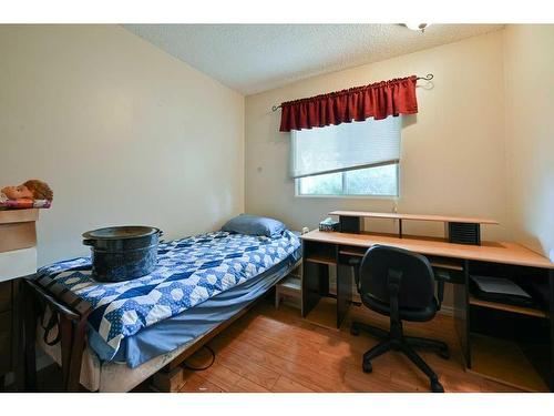 14 Ovington Close, Red Deer, AB - Indoor Photo Showing Bedroom