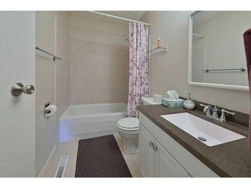 14 Ovington Close, Red Deer, AB - Indoor Photo Showing Bathroom