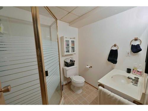 14 Ovington Close, Red Deer, AB - Indoor Photo Showing Bathroom