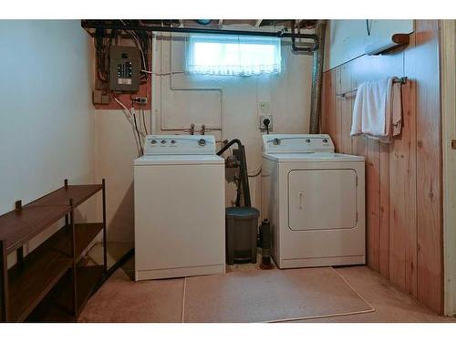 14 Ovington Close, Red Deer, AB - Indoor Photo Showing Laundry Room