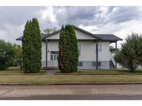 4602 51 Street, Forestburg, AB - Outdoor