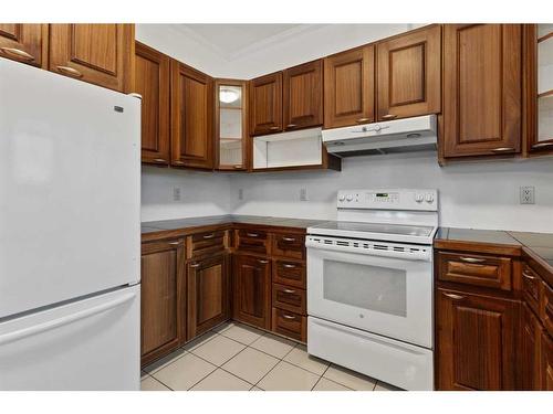 4602 51 Street, Forestburg, AB - Indoor Photo Showing Kitchen