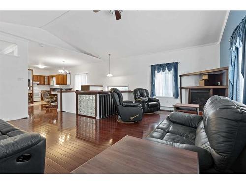 4602 51 Street, Forestburg, AB - Indoor Photo Showing Living Room