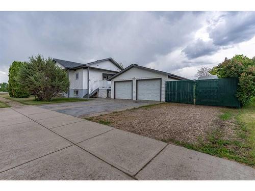 4602 51 Street, Forestburg, AB - Outdoor