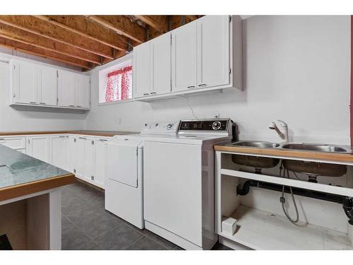 4602 51 Street, Forestburg, AB - Indoor Photo Showing Laundry Room