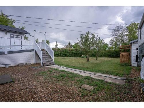 4602 51 Street, Forestburg, AB - Outdoor