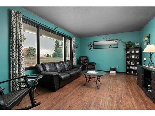 4416 50 Street, Forestburg, AB - Indoor Photo Showing Living Room