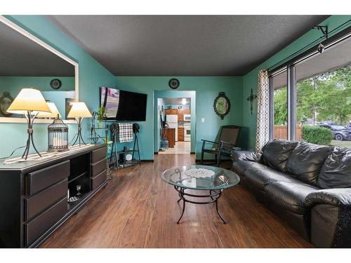 4416 50 Street, Forestburg, AB - Indoor Photo Showing Living Room