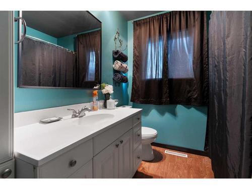 4416 50 Street, Forestburg, AB - Indoor Photo Showing Bathroom