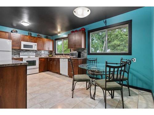 4416 50 Street, Forestburg, AB - Indoor Photo Showing Kitchen