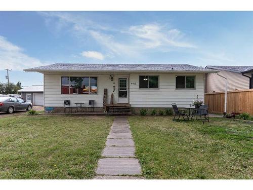 4416 50 Street, Forestburg, AB - Outdoor