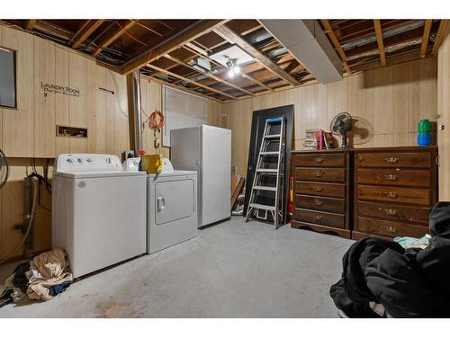 4416 50 Street, Forestburg, AB - Indoor Photo Showing Laundry Room