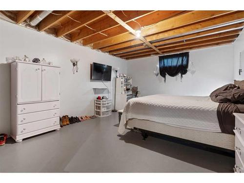 4416 50 Street, Forestburg, AB - Indoor Photo Showing Bedroom