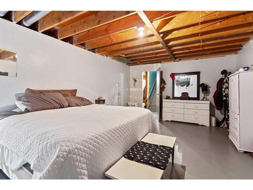 4416 50 Street, Forestburg, AB - Indoor Photo Showing Bedroom