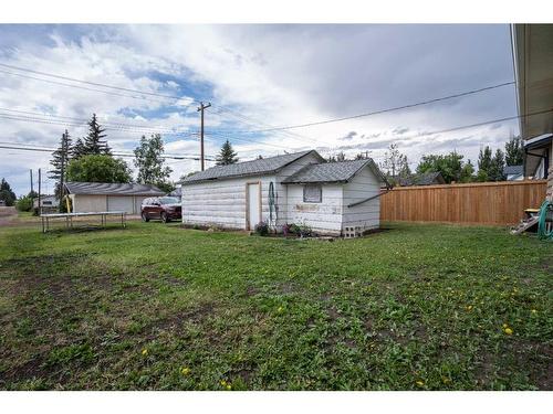 4416 50 Street, Forestburg, AB - Outdoor