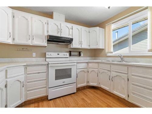 48 Nyman Crescent, Red Deer, AB - Indoor Photo Showing Kitchen