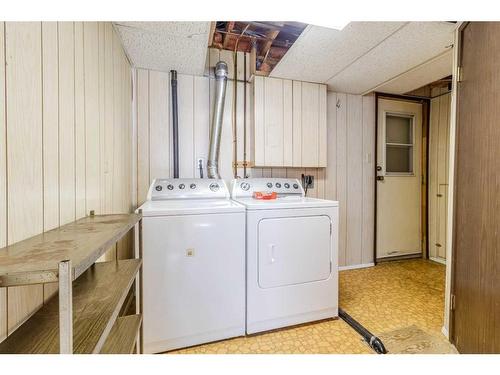 48 Nyman Crescent, Red Deer, AB - Indoor Photo Showing Laundry Room