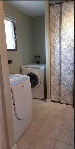 505-2520 Palliser Drive Sw, Calgary, AB - Indoor Photo Showing Laundry Room