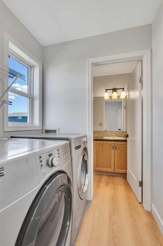 52 Terrace Heights Drive, Lacombe, AB - Indoor Photo Showing Laundry Room