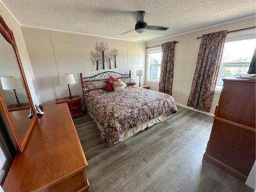 66 Sunnyside Crescent, Rural Ponoka County, AB - Indoor Photo Showing Bedroom