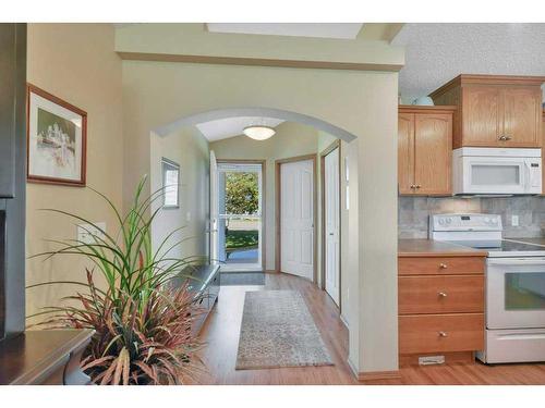 442 Jenkins Drive, Red Deer, AB - Indoor Photo Showing Kitchen