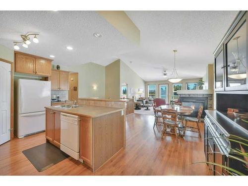 442 Jenkins Drive, Red Deer, AB - Indoor Photo Showing Kitchen