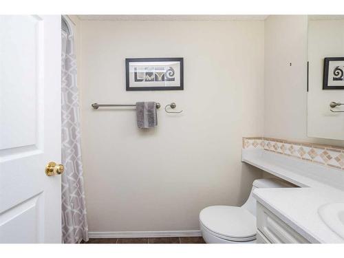 204-4522 47A Avenue, Red Deer, AB - Indoor Photo Showing Bathroom