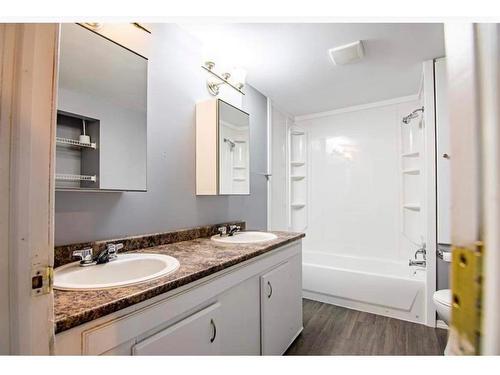 2019 27 Avenue, Delburne, AB - Indoor Photo Showing Bathroom