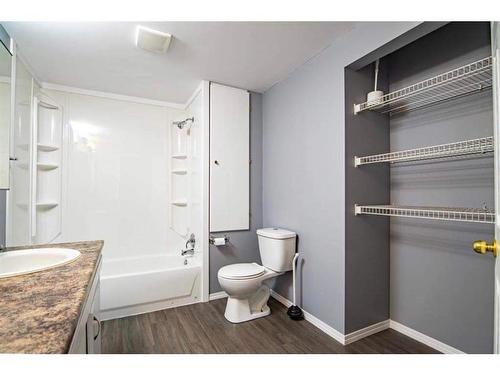 2019 27 Avenue, Delburne, AB - Indoor Photo Showing Bathroom