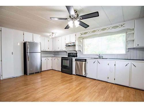 2019 27 Avenue, Delburne, AB - Indoor Photo Showing Kitchen