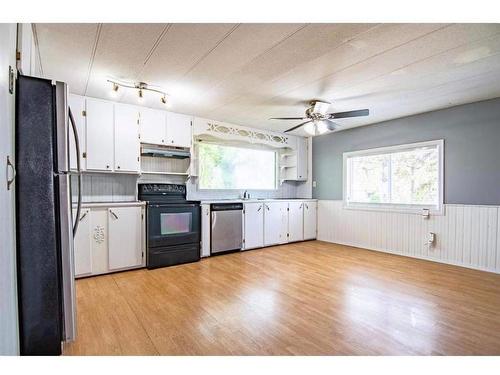 2019 27 Avenue, Delburne, AB - Indoor Photo Showing Kitchen