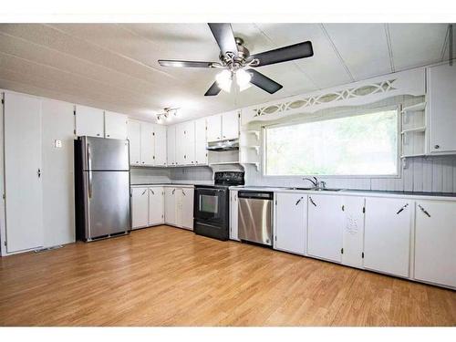 2019 27 Avenue, Delburne, AB - Indoor Photo Showing Kitchen