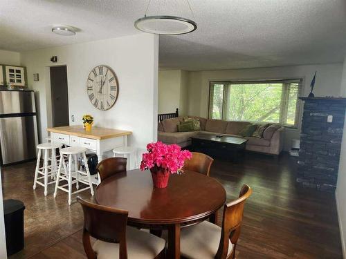 511 Queen Alexandra Way Se, Calgary, AB - Indoor Photo Showing Dining Room