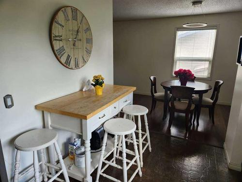 511 Queen Alexandra Way Se, Calgary, AB - Indoor Photo Showing Dining Room