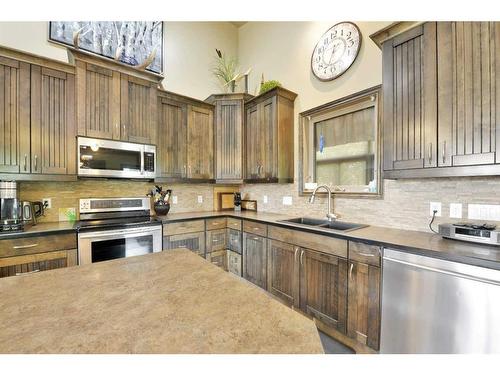 19 Oberg Court, Red Deer, AB - Indoor Photo Showing Kitchen With Stainless Steel Kitchen With Double Sink