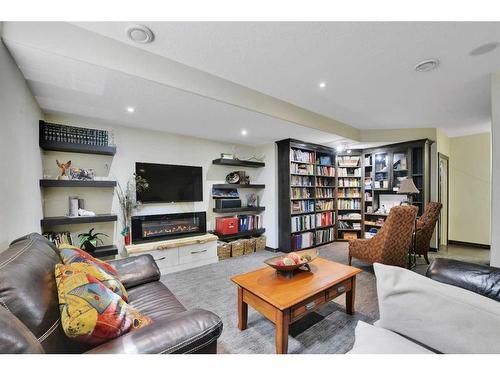 19 Oberg Court, Red Deer, AB - Indoor Photo Showing Living Room