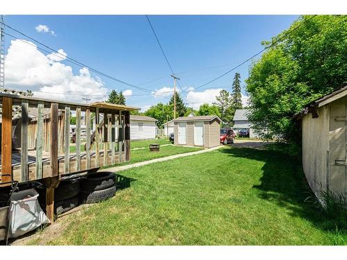 5217 52 Street, Lacombe, AB - Outdoor