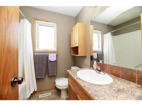 5217 52 Street, Lacombe, AB - Indoor Photo Showing Bathroom