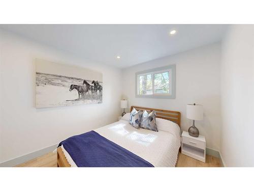 17 1 Street, White Sands, AB - Indoor Photo Showing Bedroom