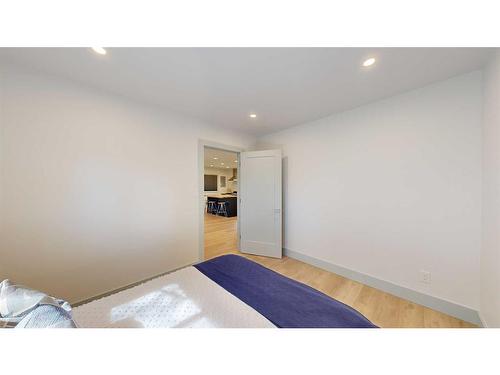 17 1 Street, White Sands, AB - Indoor Photo Showing Bedroom