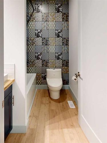 17 1 Street, White Sands, AB - Indoor Photo Showing Bathroom