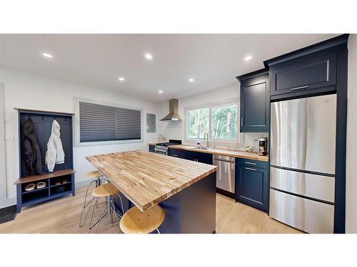 17 1 Street, White Sands, AB - Indoor Photo Showing Kitchen