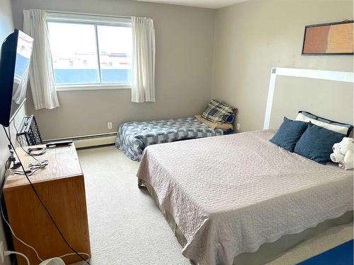 #267-5140 62 Street, Red Deer, AB - Indoor Photo Showing Bedroom