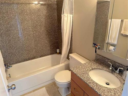 #267-5140 62 Street, Red Deer, AB - Indoor Photo Showing Bathroom