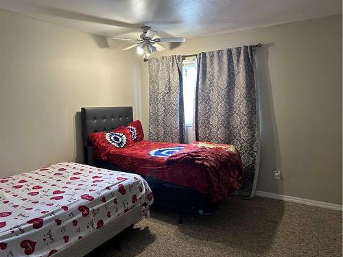 13-96 Holmes Street, Red Deer, AB - Indoor Photo Showing Bedroom